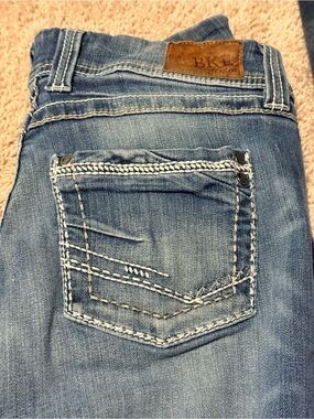 BKE Harper Women’s Light Wash Blue crop Jeans with Stitched Back Pocket